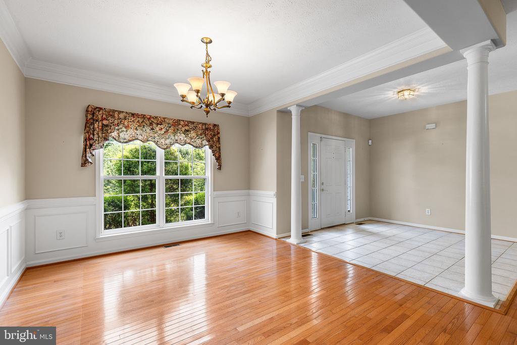 1107 GREAT OAKS LANE