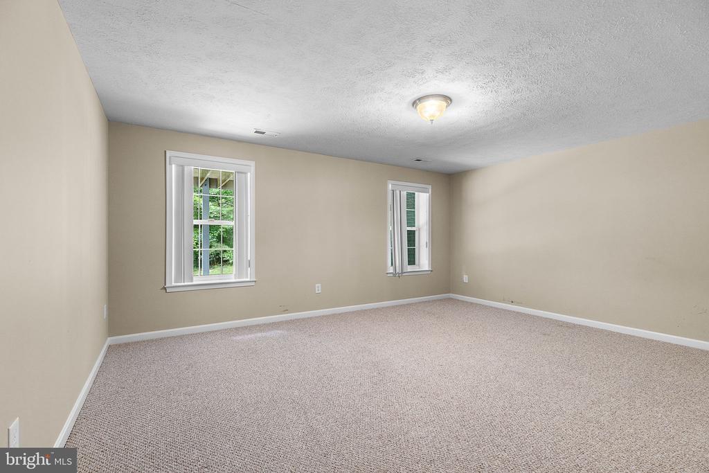1107 GREAT OAKS LANE