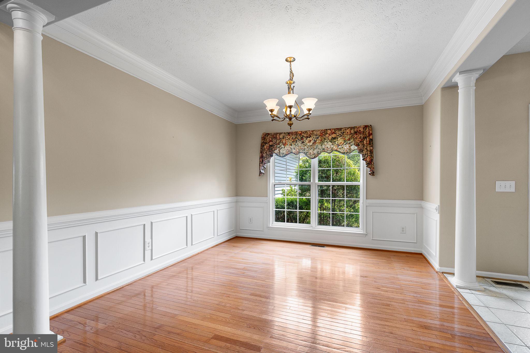 1107 GREAT OAKS LANE