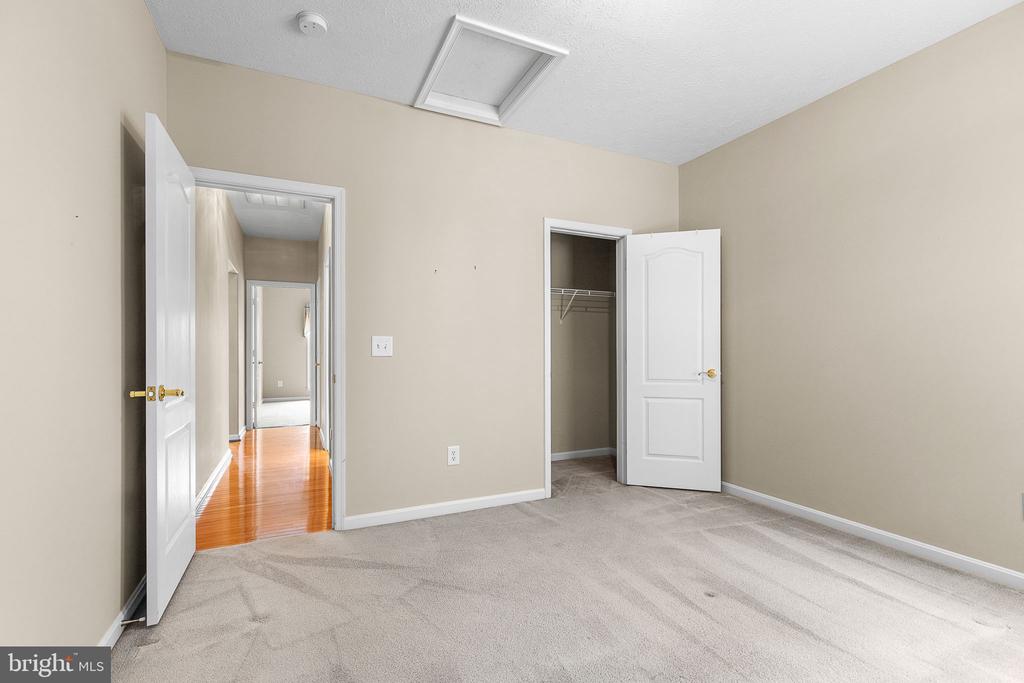 1107 GREAT OAKS LANE