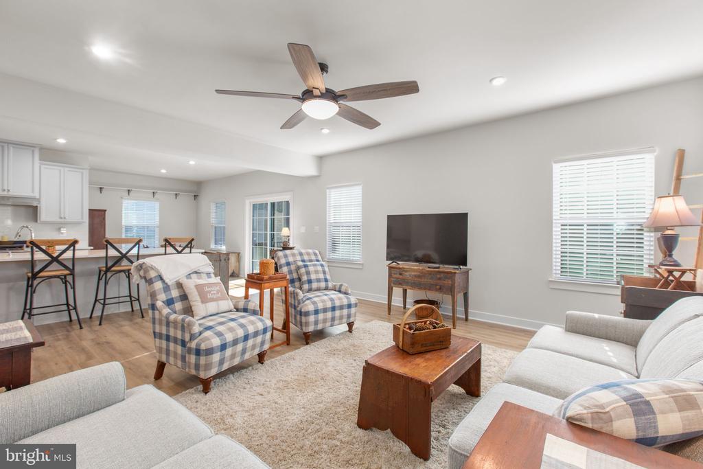 1112 CITY VIEW LANE