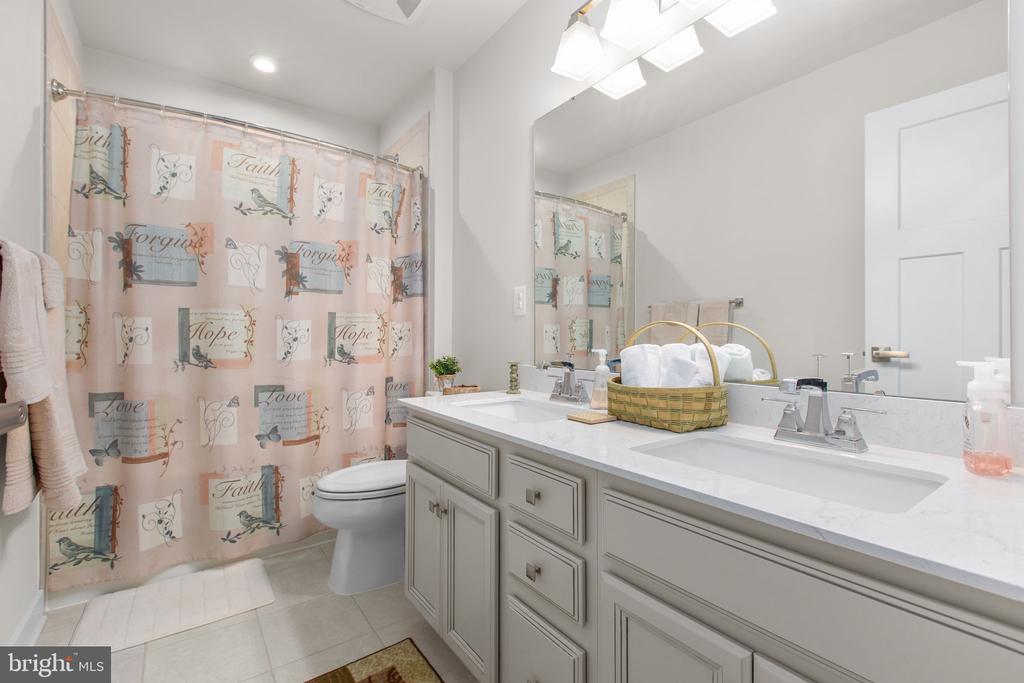 1112 CITY VIEW LANE