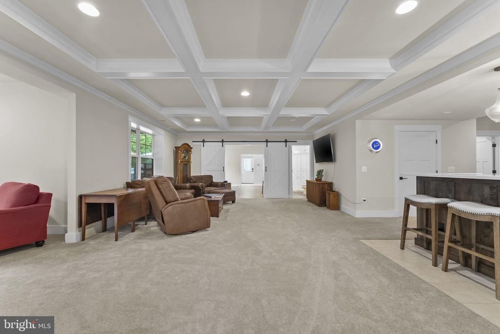 9801 THOROUGHBRED ROAD