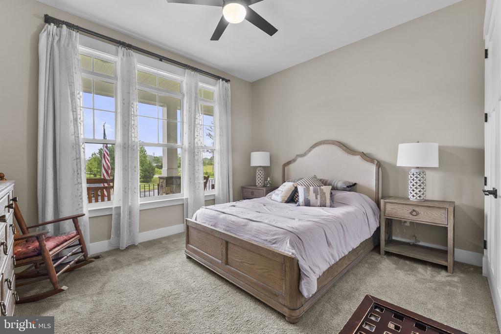 9801 THOROUGHBRED ROAD
