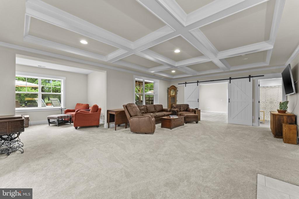 9801 THOROUGHBRED ROAD