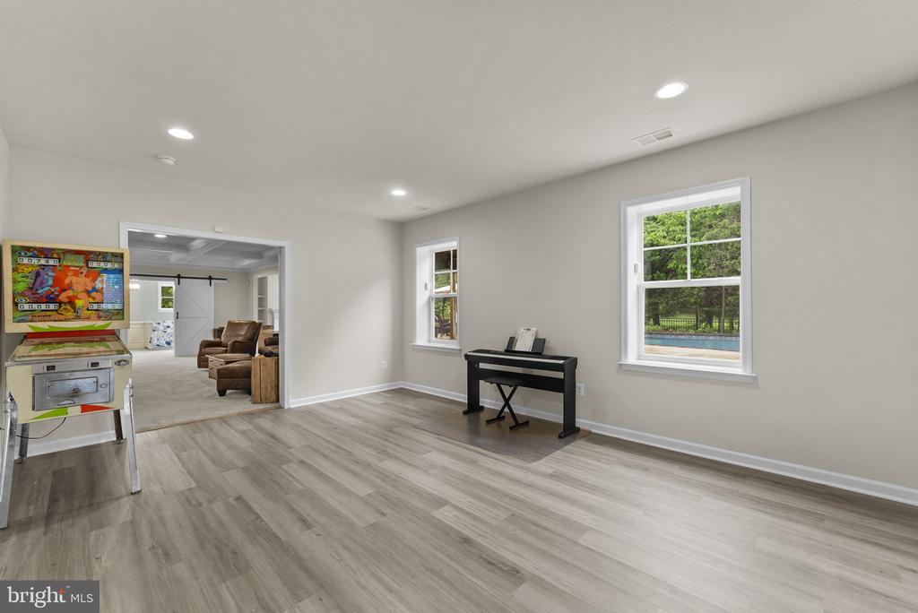 9801 THOROUGHBRED ROAD