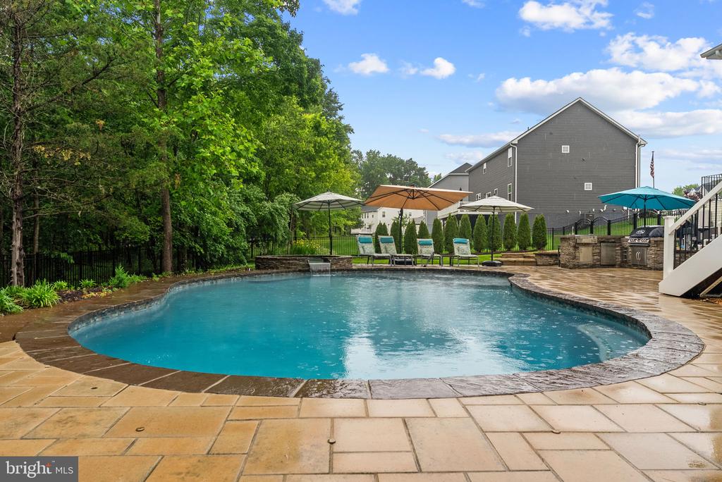 9801 THOROUGHBRED ROAD
