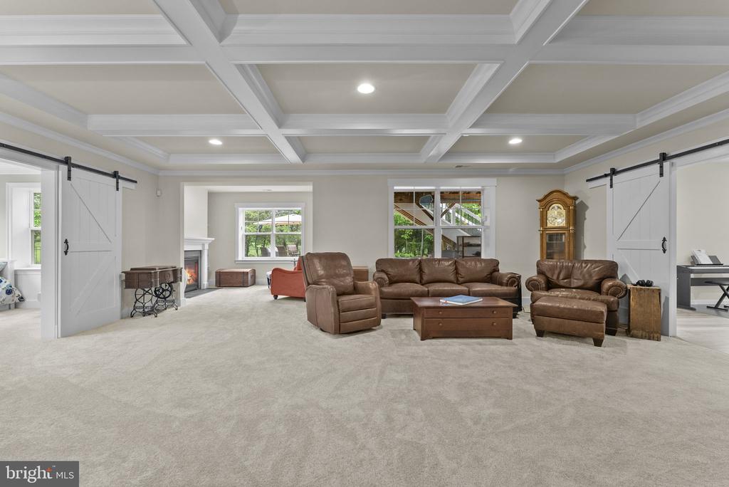 9801 THOROUGHBRED ROAD