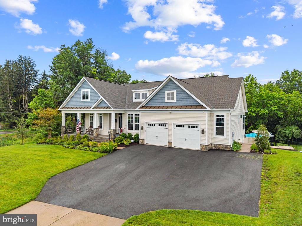9801 THOROUGHBRED ROAD