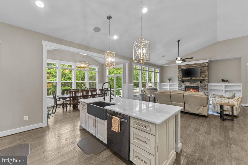 9801 THOROUGHBRED ROAD
