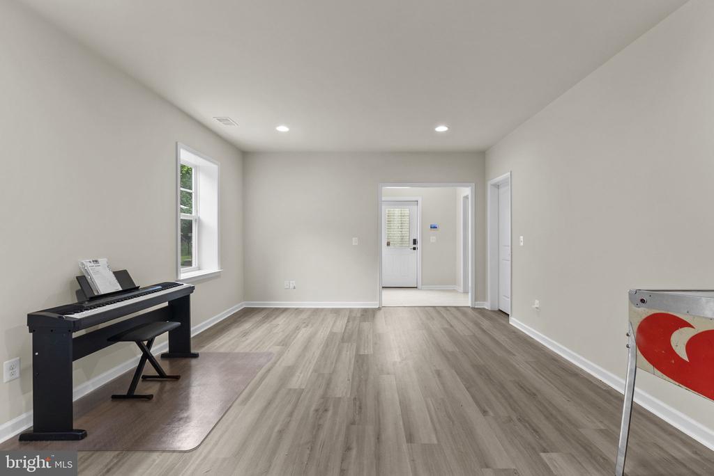 9801 THOROUGHBRED ROAD