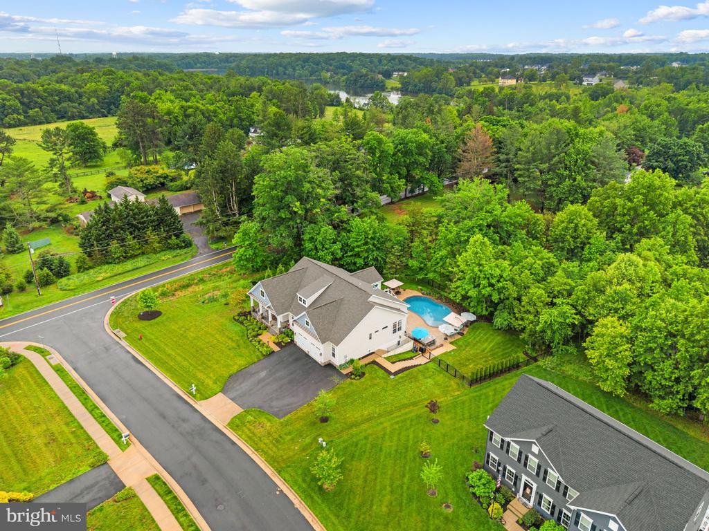 9801 THOROUGHBRED ROAD