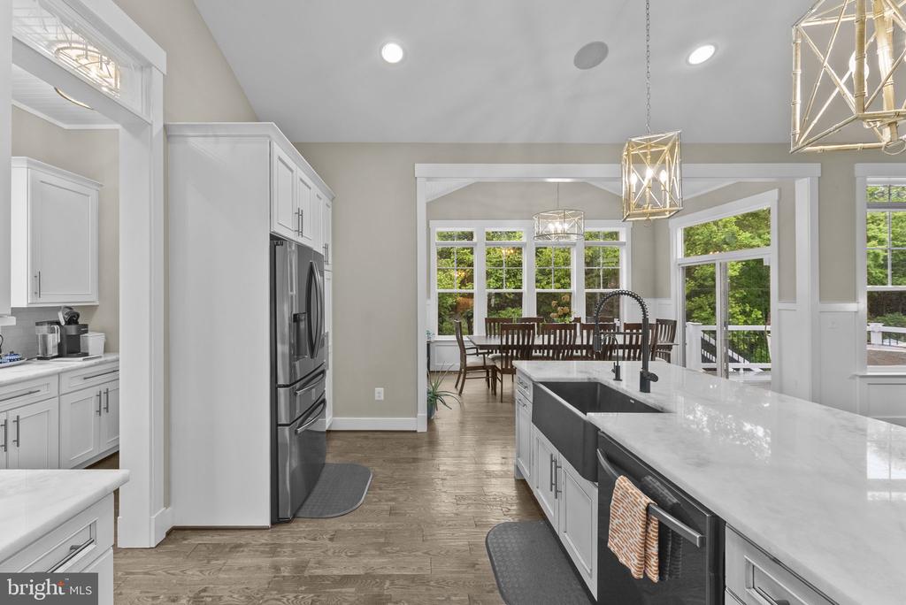 9801 THOROUGHBRED ROAD
