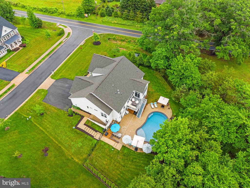 9801 THOROUGHBRED ROAD
