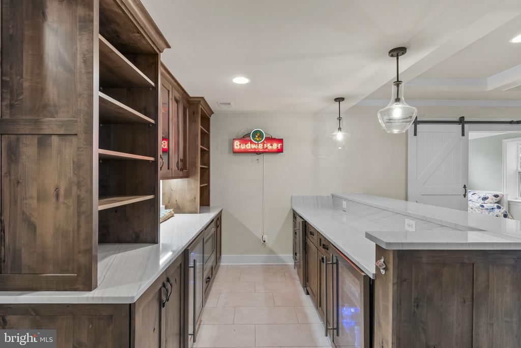 9801 THOROUGHBRED ROAD