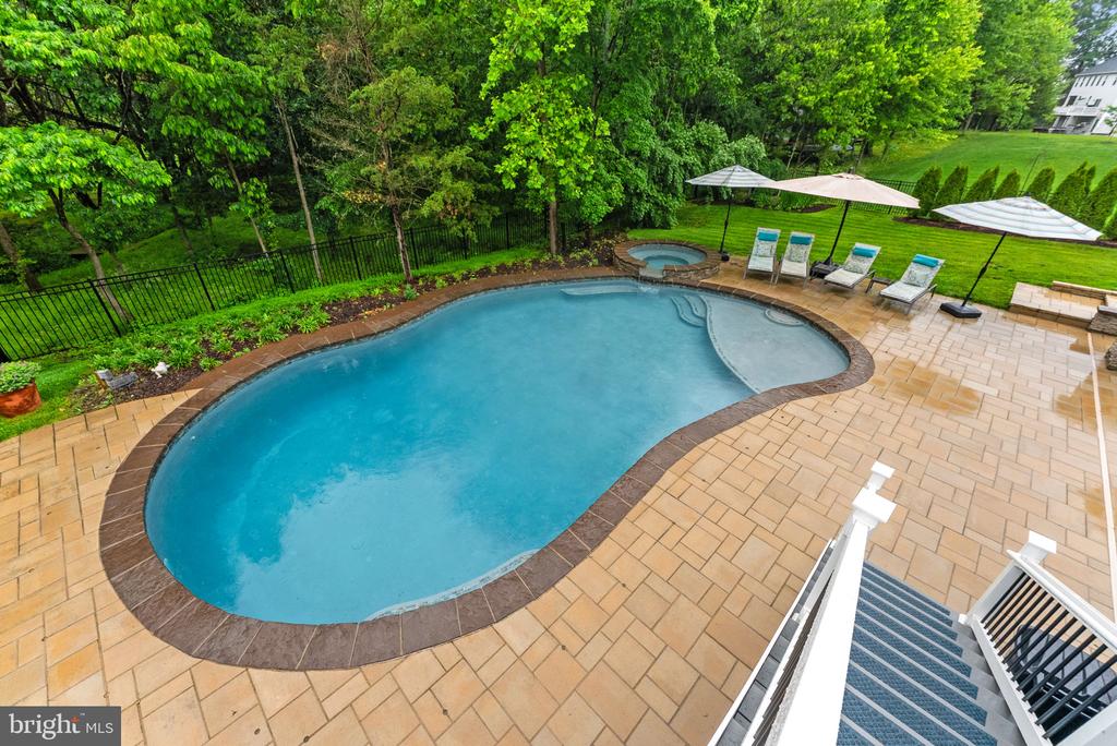 9801 THOROUGHBRED ROAD