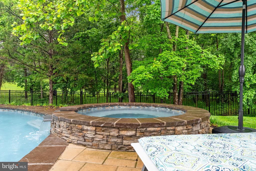9801 THOROUGHBRED ROAD