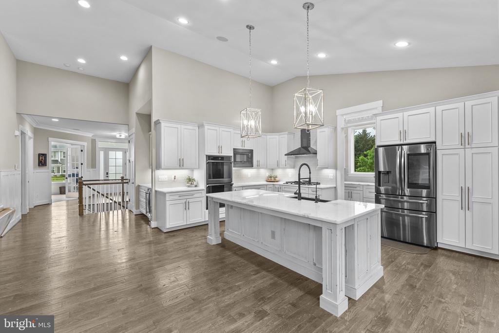 9801 THOROUGHBRED ROAD