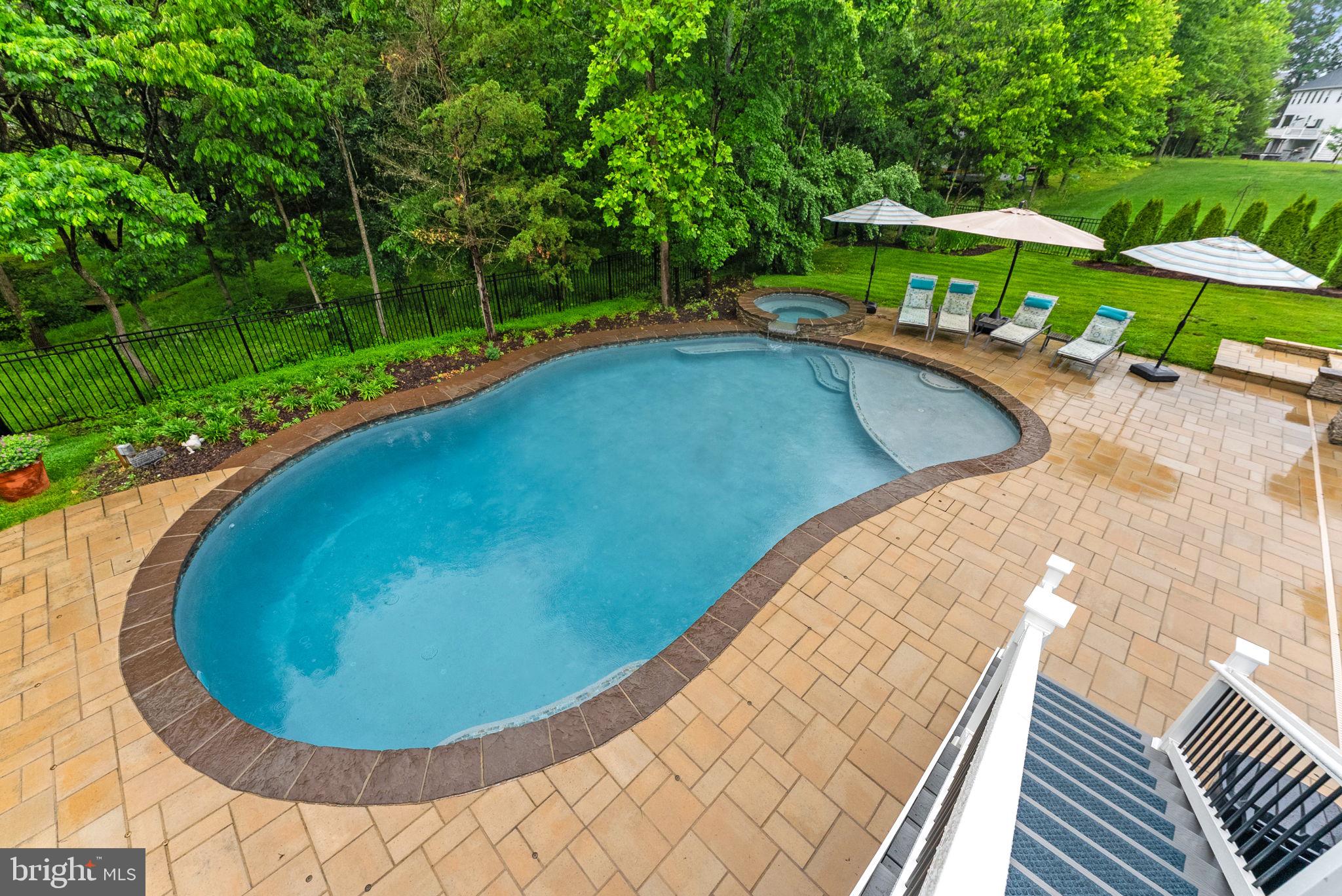 9801 THOROUGHBRED ROAD