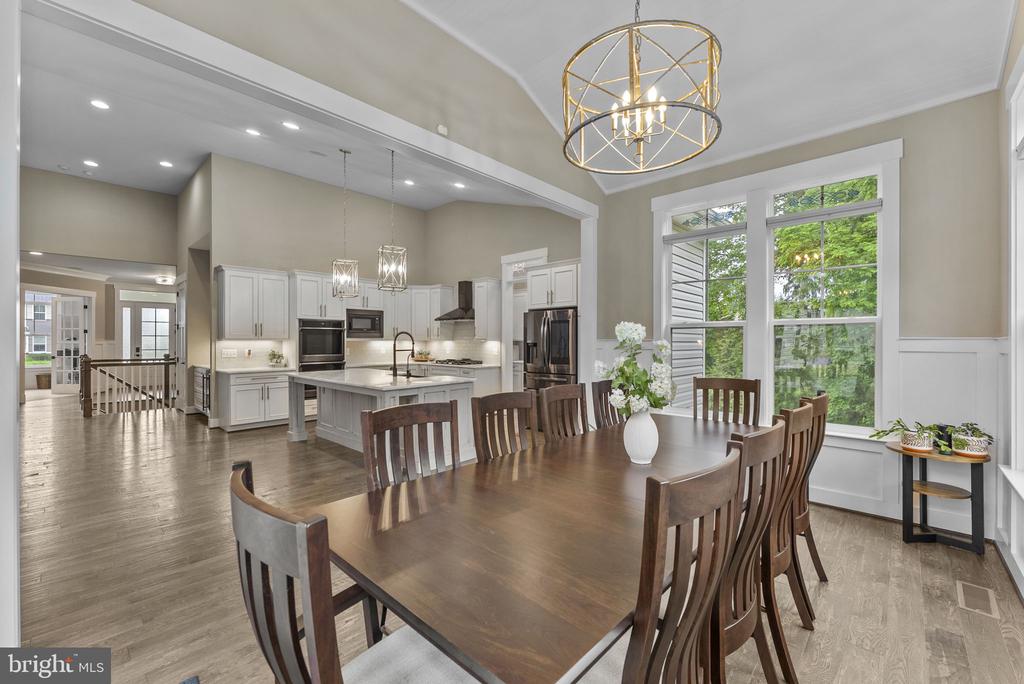 9801 THOROUGHBRED ROAD