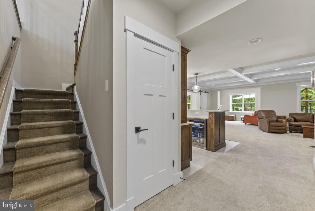 9801 THOROUGHBRED ROAD