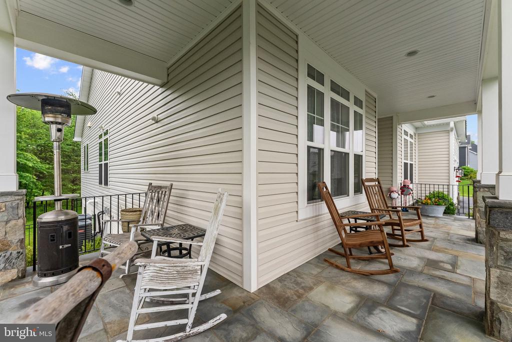 9801 THOROUGHBRED ROAD