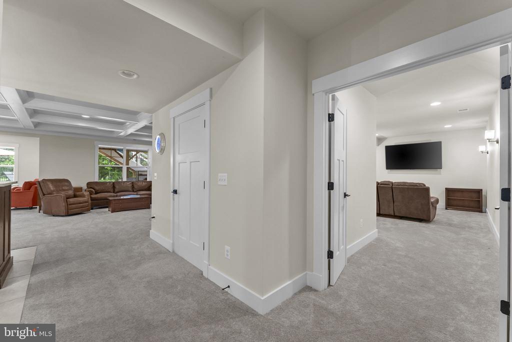 9801 THOROUGHBRED ROAD