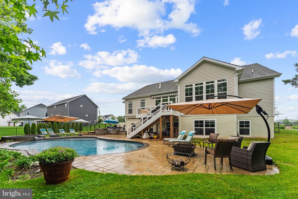 9801 THOROUGHBRED ROAD