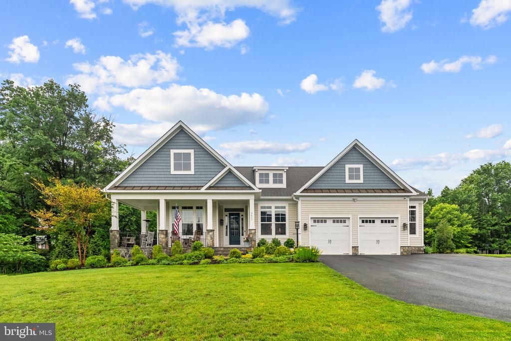 9801 THOROUGHBRED ROAD