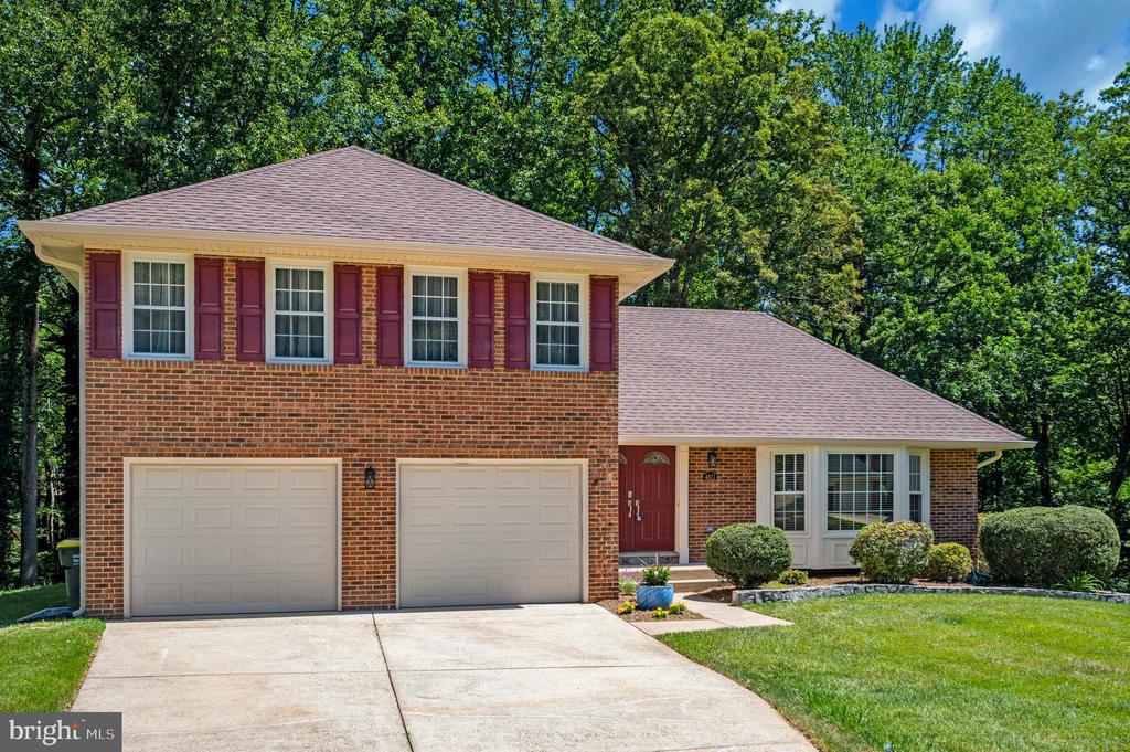 4611 TAPESTRY DRIVE