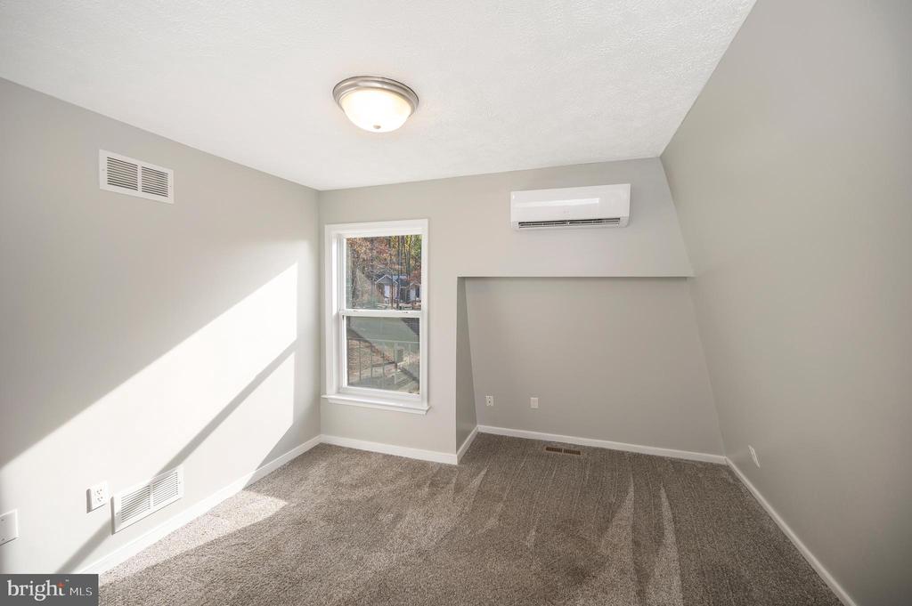 152 BAYS FARM DRIVE