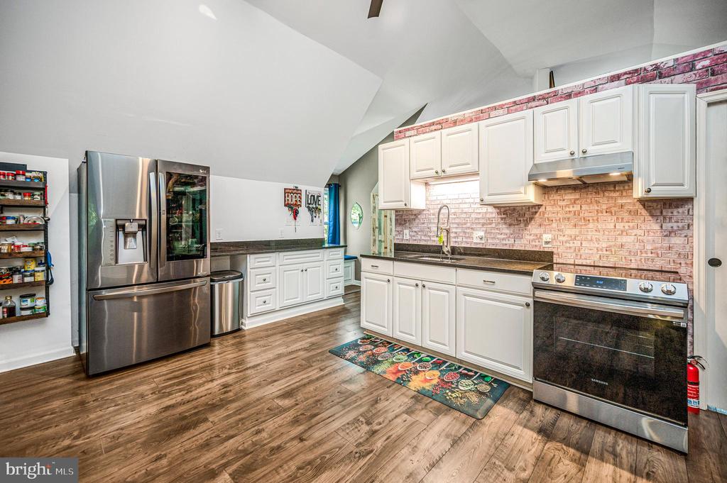 446 BAILEY DRIVE