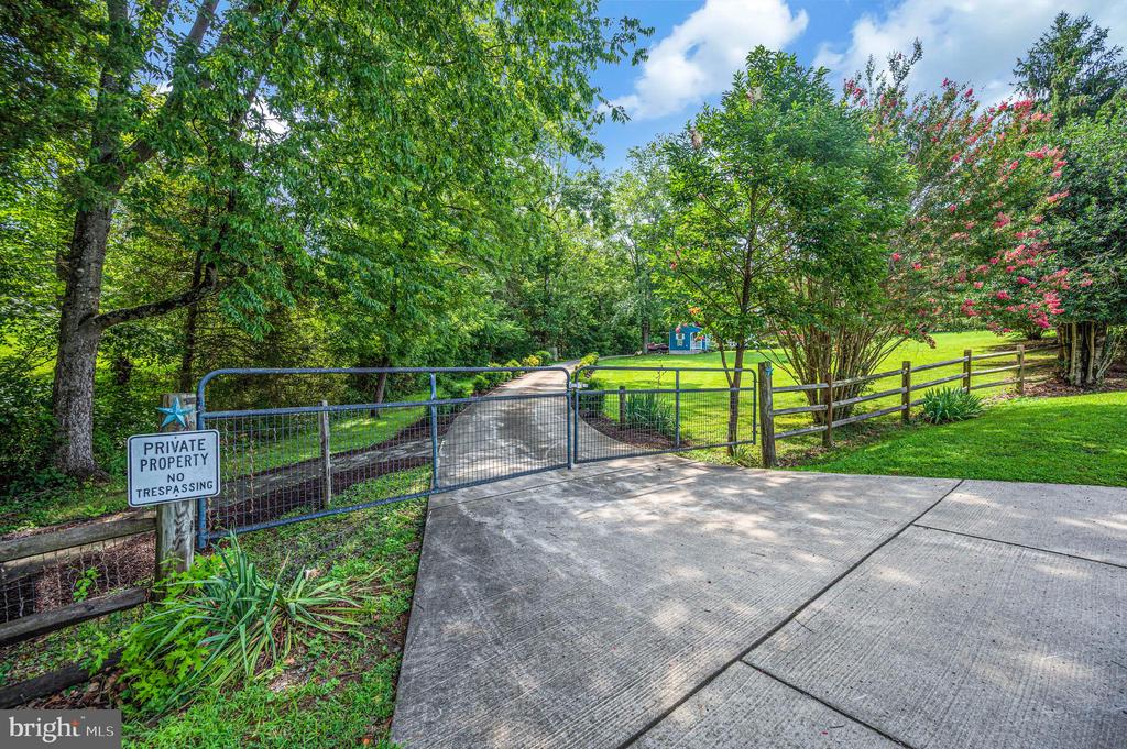 446 BAILEY DRIVE
