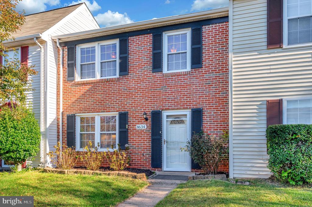 8634 ANNA COURT