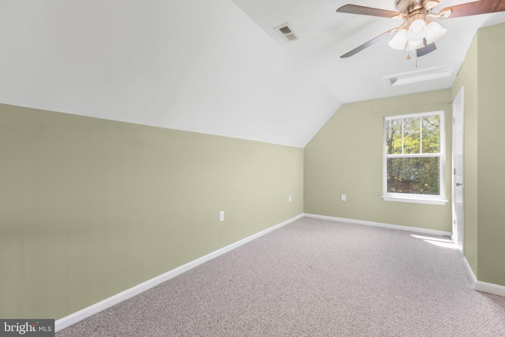 540 Curve Way