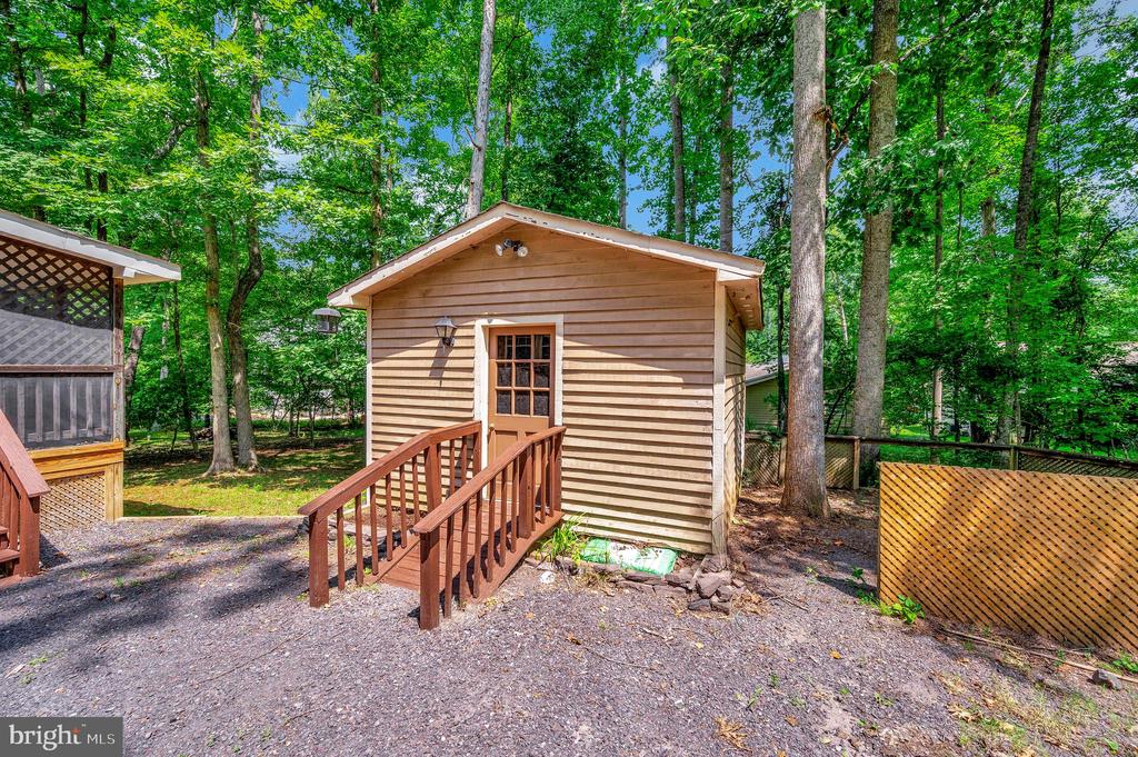 103 FLAGSTONE COURT