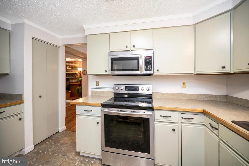 103 FLAGSTONE COURT