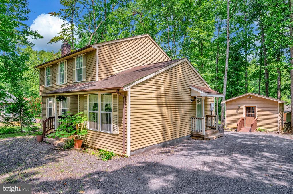 103 FLAGSTONE COURT