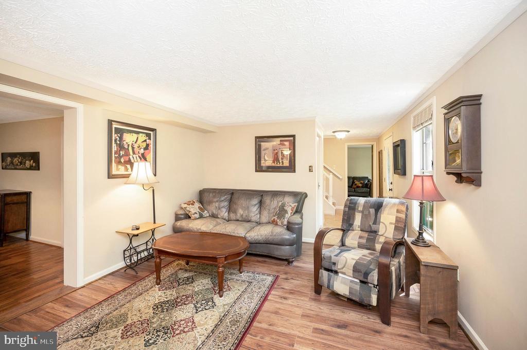 103 FLAGSTONE COURT