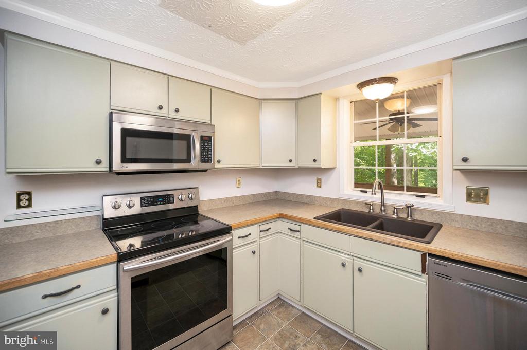 103 FLAGSTONE COURT