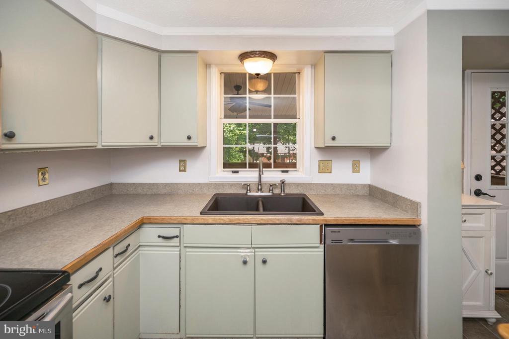 103 FLAGSTONE COURT