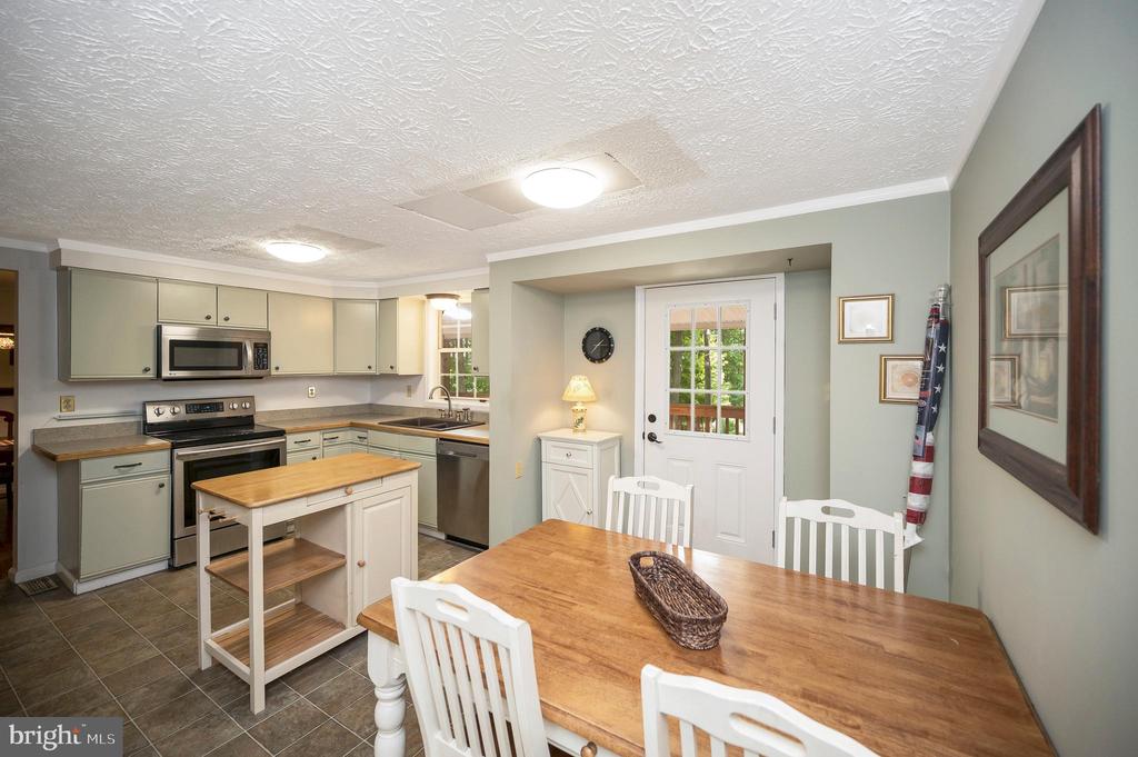 103 FLAGSTONE COURT