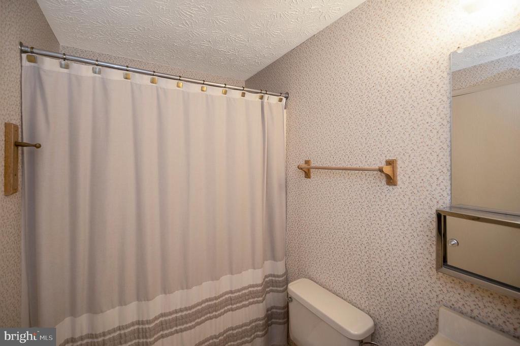 103 FLAGSTONE COURT