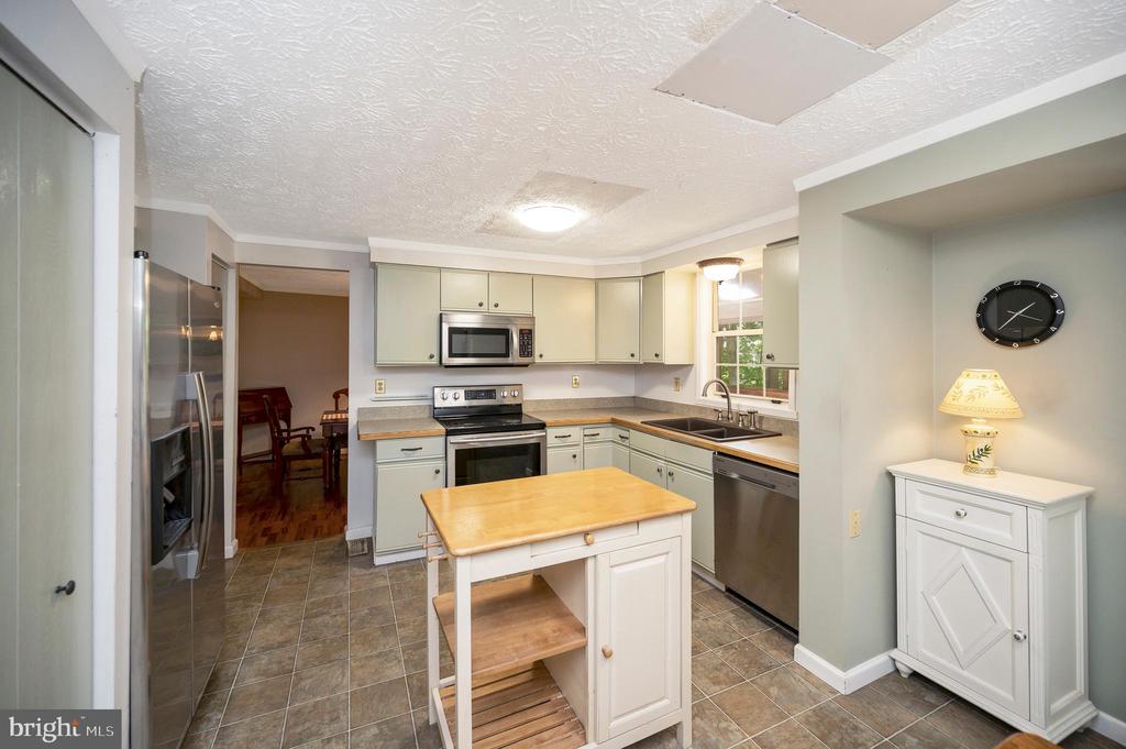 103 FLAGSTONE COURT