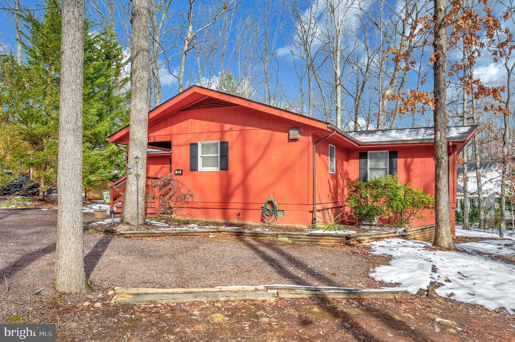 102 SUNSET COURT