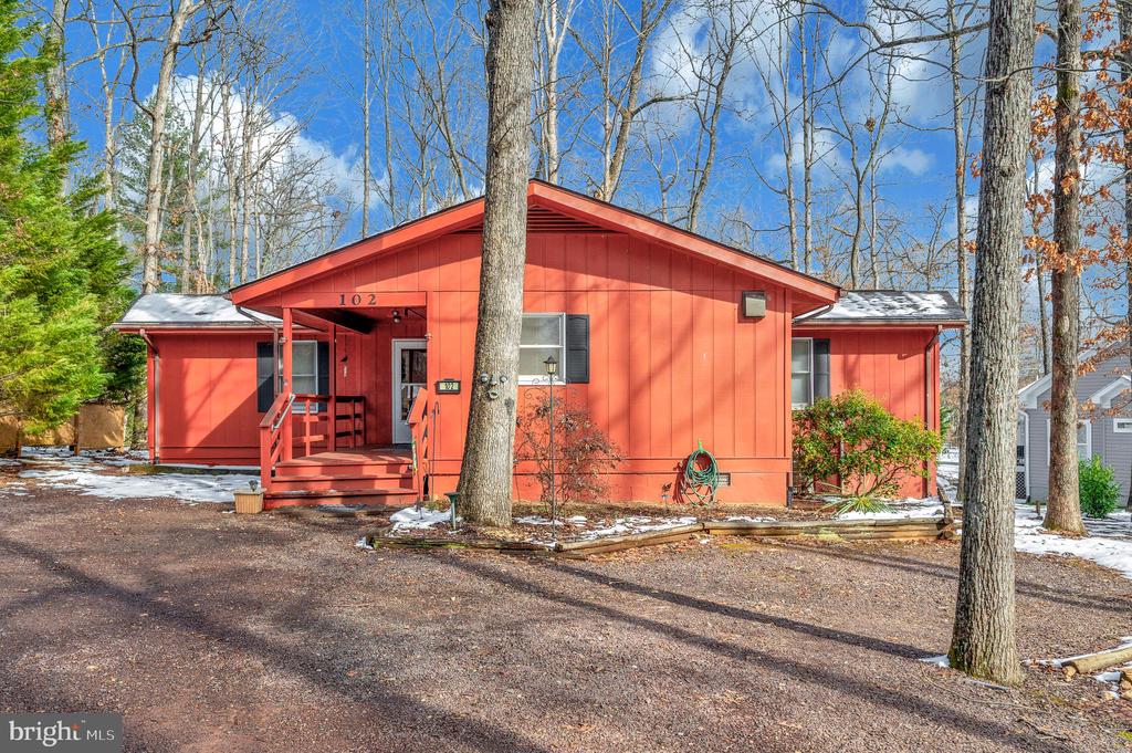102 SUNSET COURT