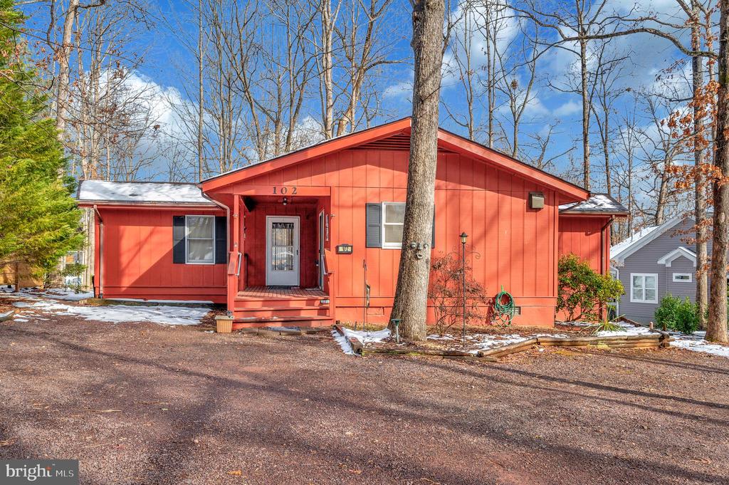 102 SUNSET COURT