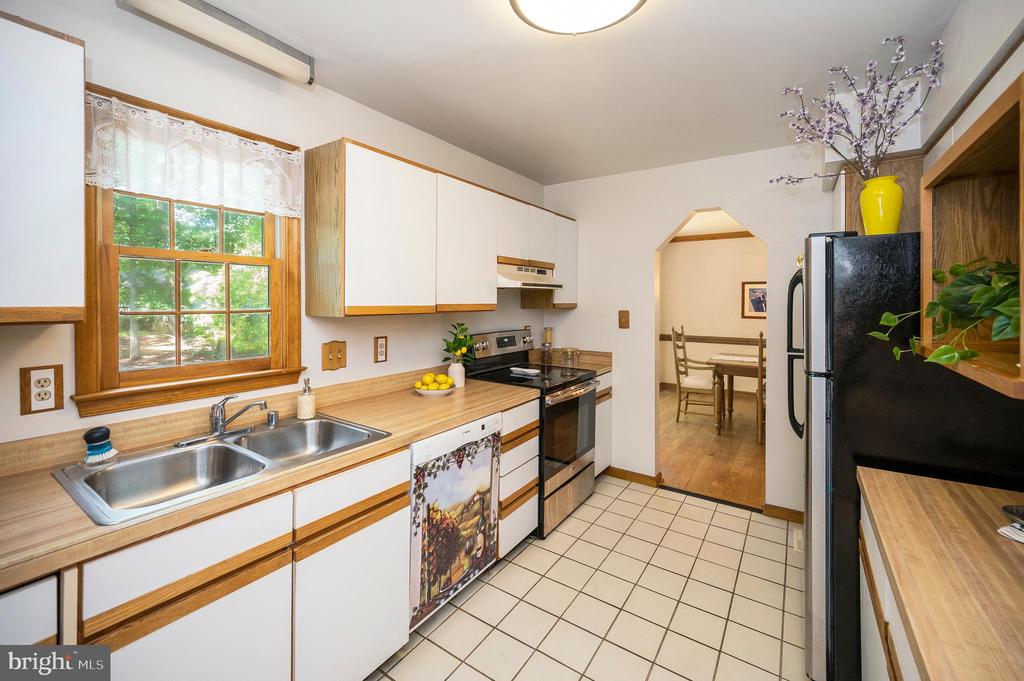 102 HILLSIDE DRIVE