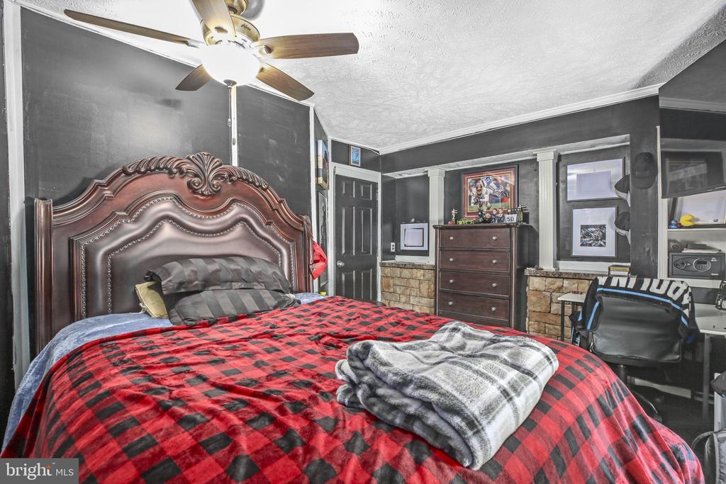 4253 ROLLING HILLS DRIVE