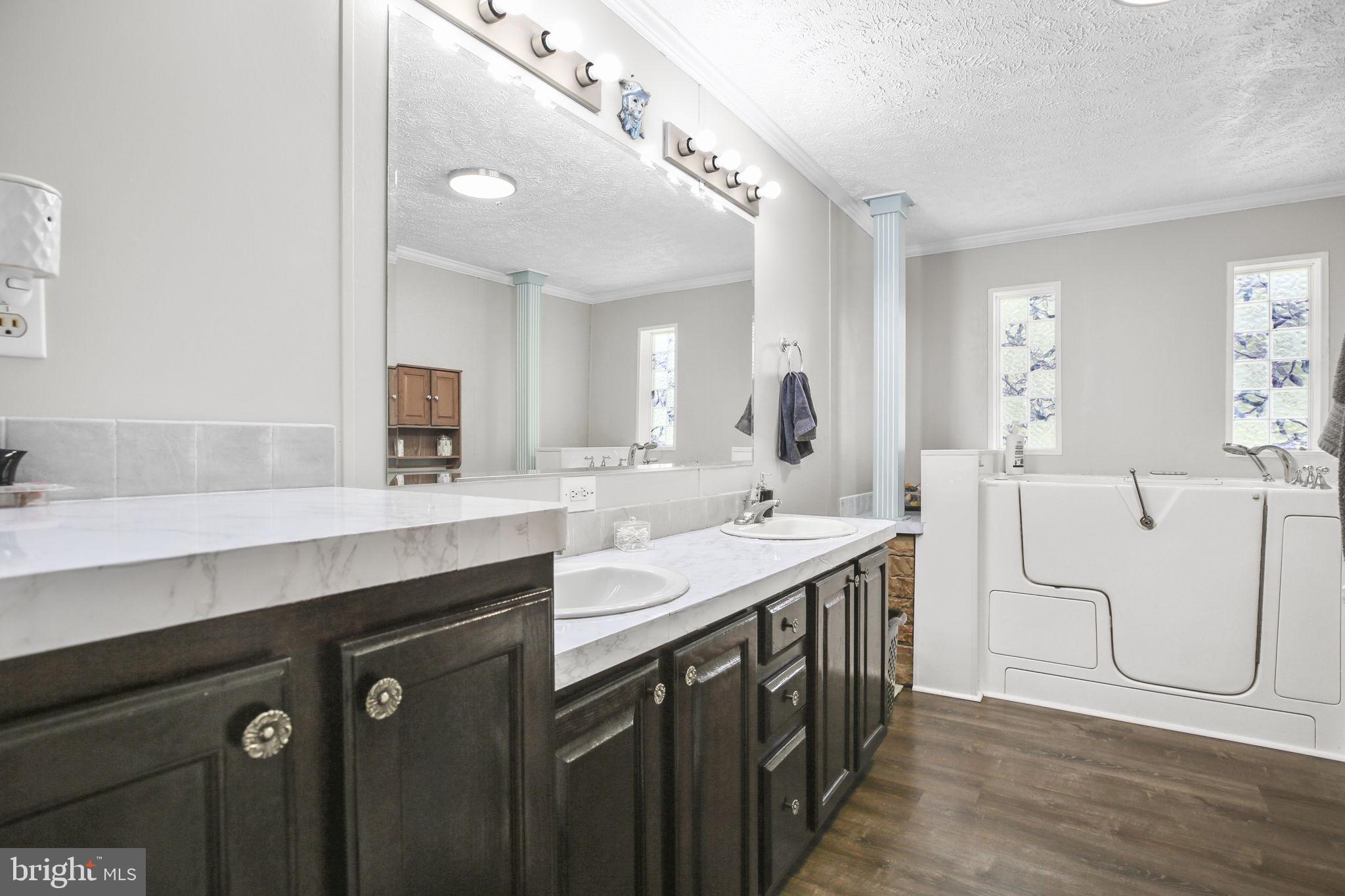 4253 ROLLING HILLS DRIVE